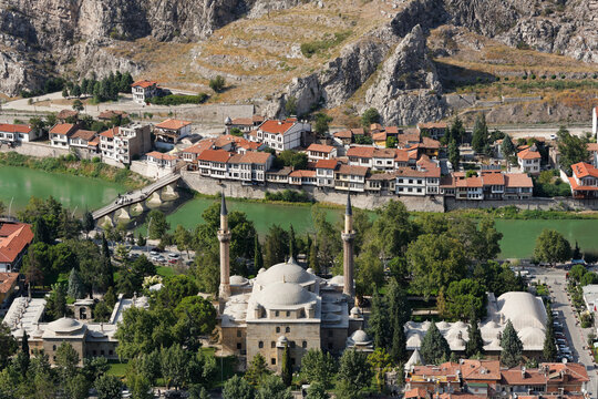 Turkey, Black Sea Region, Amasya, Sultan Beyazit Mosque at river Yesilirmak
