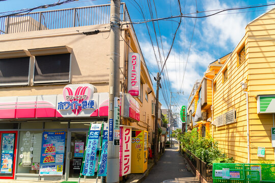 京急・花月総持寺駅（かげつそうじじえき）　駅前商店街　花商会
