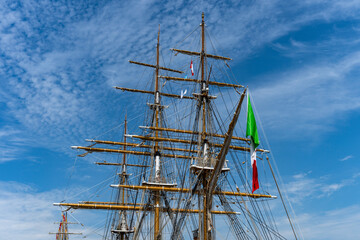 Details of a tall sailship masts © Richard Nantais