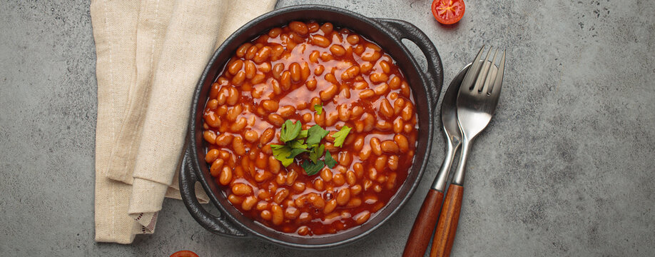 Baked beans stew tomato sauce parsley skillet bowl vegetarian British side dish