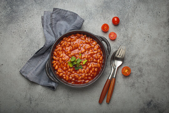 Baked beans stew tomato sauce parsley skillet bowl vegetarian British side dish