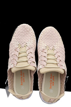 une paire de chaussures tr&egrave;s souple pour les promenades de chez Bernie Nev New Yotk