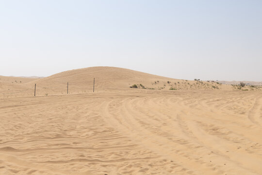 Reifenspuren in arabischer W&uuml;ste