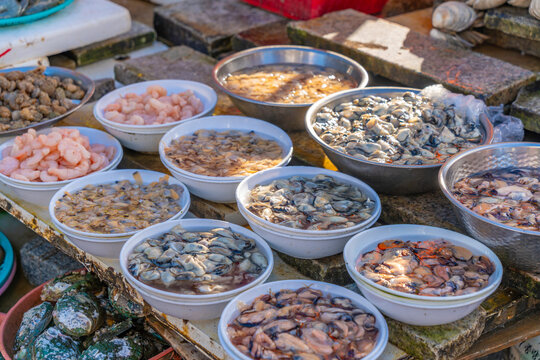 View of fresh local seafood for sale on market stall, Jung-gu, Bupyeong-dong, Busan, South Korea