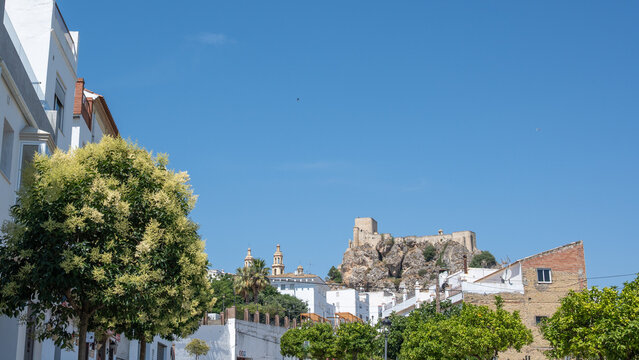 Ruta de los pueblos blancos de Andaluc&iacute;a, Olvera, con castillo medieval, Espa&ntilde;a