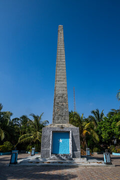 Memorial honoring unknown soldiers stands tall against a clear blue sky in Mogadishu