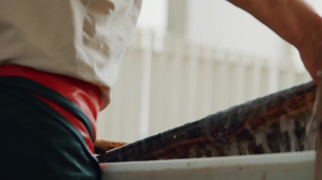  Xuan Paper Making - Dipping Bamboo Screen 4K