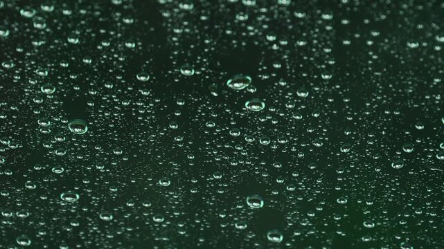 雨の日のフロントガラス