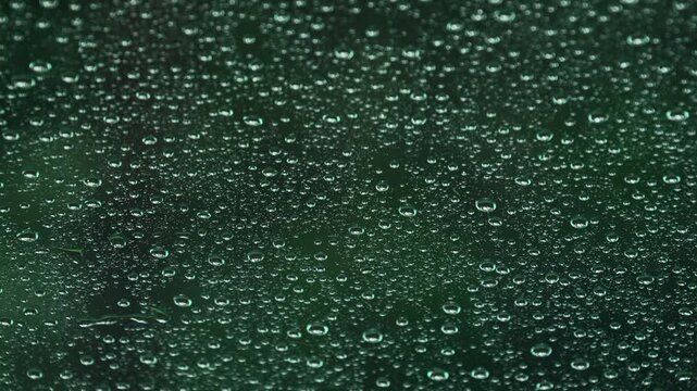 雨の日のフロントガラス