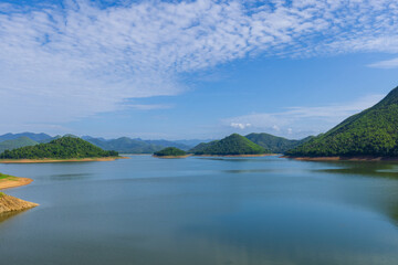 Fototapeta premium Kaeng Krachan National Park Viewpoint, Phetchaburi, Thailand,A panoramic view of the scenic Kaeng Krachan Dam reservoir in Phetchaburi, Thailand, featuring multiple lush green forested islands dotting