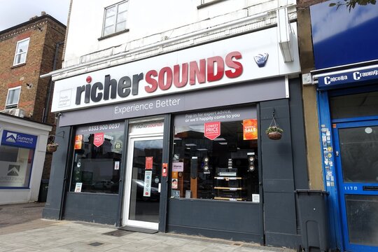 The Richer Sounds branch is located at 117C St Albans Road, Watford. The store specialises in hi-fi, home cinema systems, and custom AV installations.