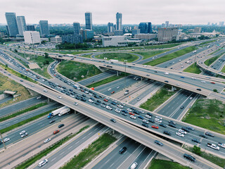 Obraz premium Busy highway interchange with city skyline in North York Ontario