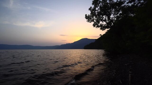 夕暮れの十和田湖
