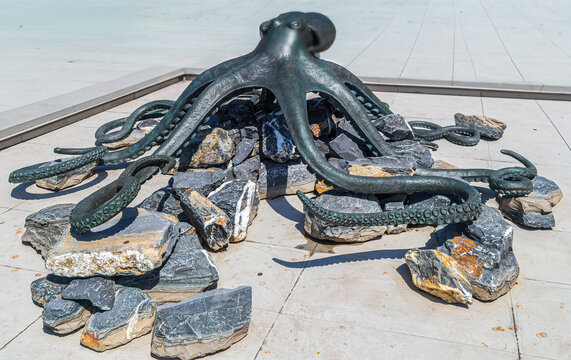 Rapallo GE, Italy-May 26, 2026:The famous bronze sculpture of the octopus with tentacles spread out on a natural rock ensemble in the artesian fountain (Fontana del polpo) on Via S. Francesco d'Assisi