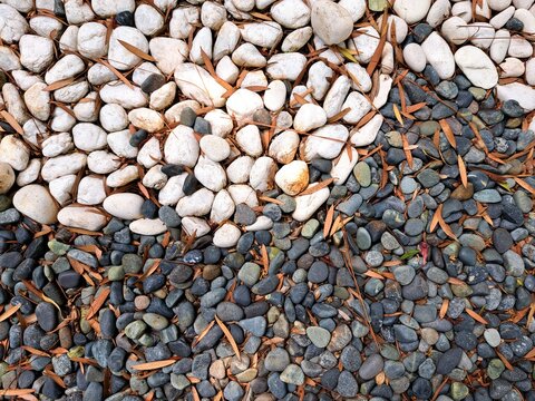 two different color of stones 
