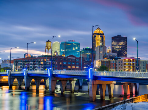 Des Moines, Iowa, USA downtown cityscape on the river at twilight 84