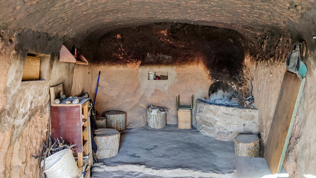 Traditional cave dwelling interior in arnedo, la rioja, spain