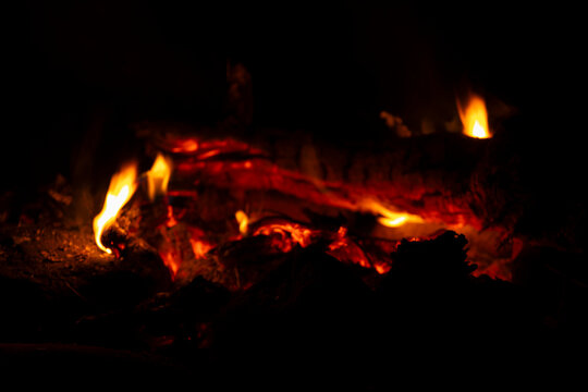 Burning Fire In A Dark Environment With Warm, Cozy Ambiance And Close-Up View Of Logs And Embers, Home Decor And Natural Light Scenes, Warm And Inviting Atmosphere.