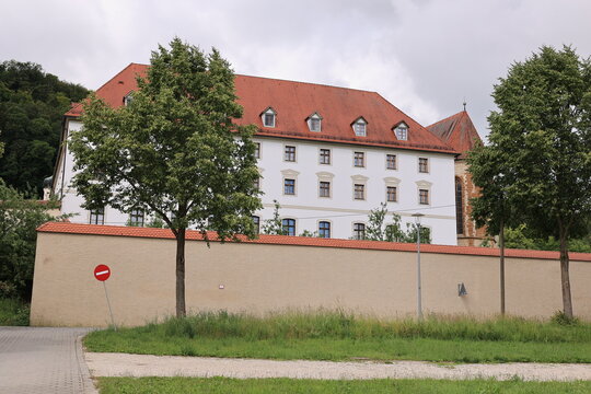 Blick auf die Benediktinerabtei Plankstetten in Bayern