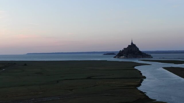 Mont Saint-Michel al tramonto