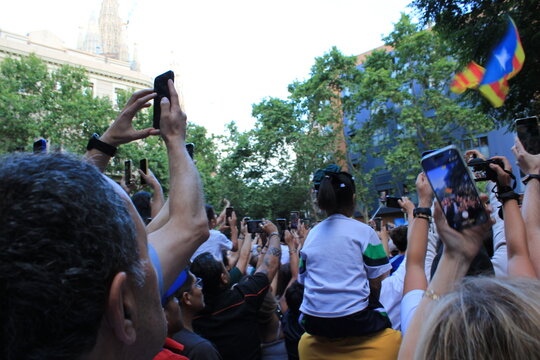 A crowd recording the Pope Leo XIV during his visit to La Sagrada Familia