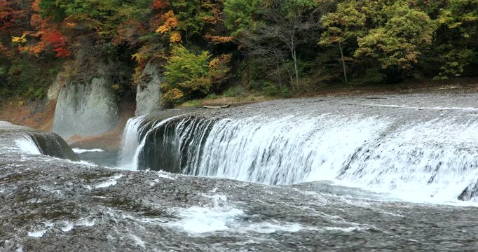 紅葉と吹割の滝