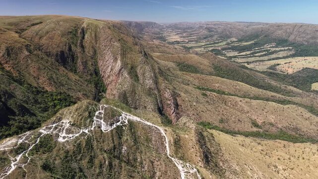 Aerial view of mountains of Serra da Canastra and Gurita Valley, in Delfin&oacute;polis, Minas Gerais, Brazil