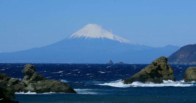 西伊豆から富士山と波しぶき