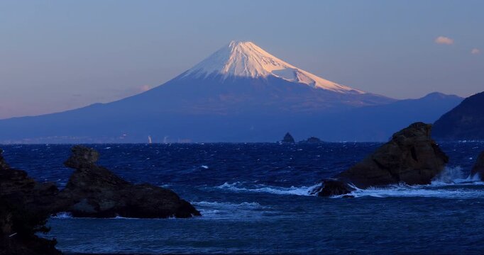 西伊豆から朝の富士山と波しぶき