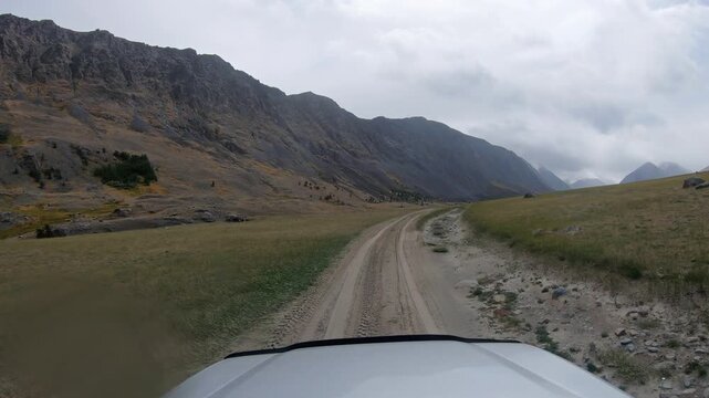 Video of driving along the valley of the Akkul and Karakul lakes and the Akkol River in Altai.