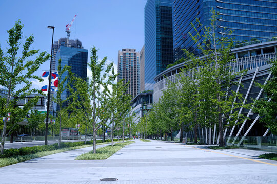 大阪梅田・うめきたの歩道