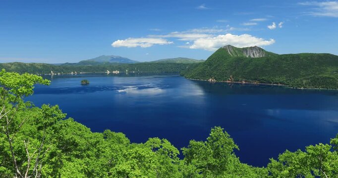 第一展望台から摩周湖と摩周岳