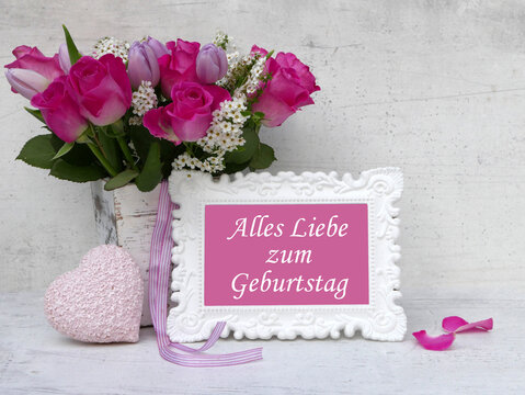 Alles Liebe zum Geburtstag. Bilderrahmen mit Rosenstrau&szlig; und Herz.