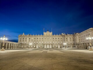 Obraz premium Royal Palace Illuminated at Night