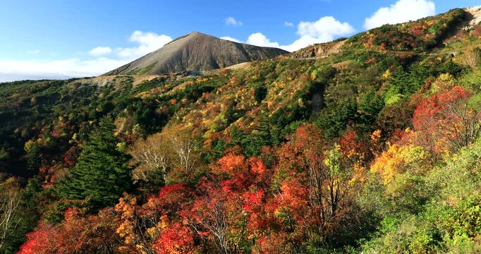磐梯吾妻スカイラインの紅葉と小吾妻富士