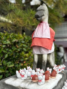 キツネの石像