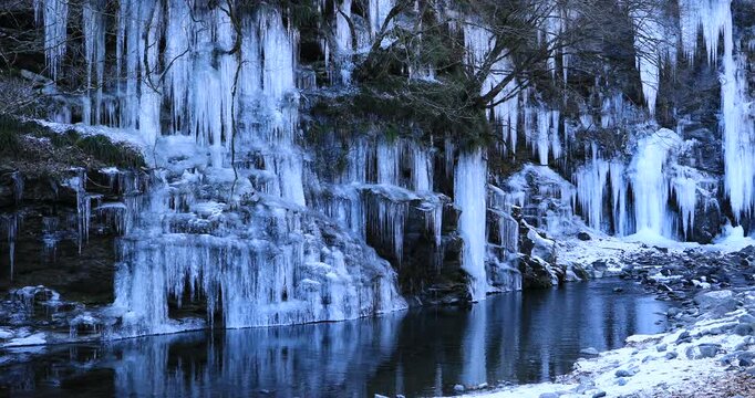 三十槌の氷柱
