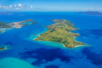 Naklejka premium Whitsundays islands aerial view showing Dent Island and ocean
