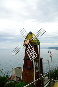 A satirical sculpture of Mukho&rsquo;s Windy Hill, a hidden gem of the East Coast