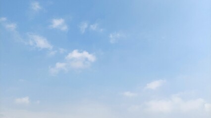 Fototapeta premium Beautiful clear blue sky with bright fluffy white clouds on a sunny day. Natural scenery background with clear blue sky and beautiful white clouds.
