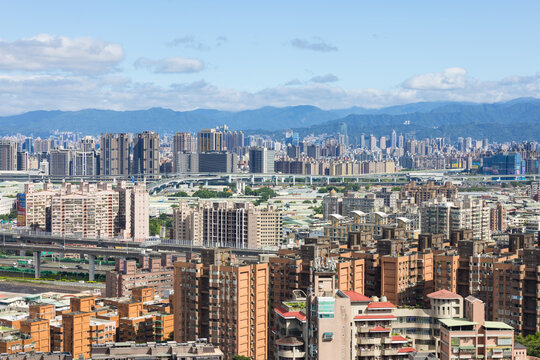 Highway interchange and Taipei city skyline