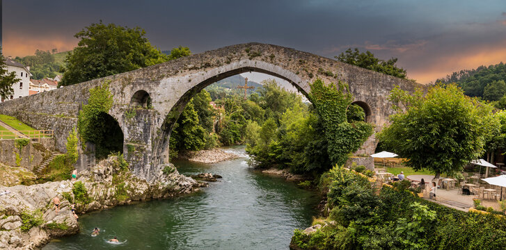 Puente romano de Cangas de Onis (Asturias-Espa&ntilde;a)