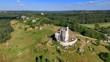Średniowieczny Zamek obronny w Mirowie, Wyżyna Krakowsko-Częstochowska, Szlak Orlich Gniazd, na Jurze, Polska, Europa © Albin Marciniak