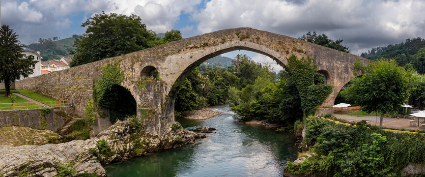Puente romano de Cangas de Onis (Asturias-Espa&ntilde;a)