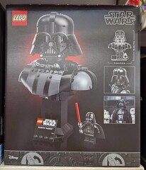 Fototapeta premium Caja de construcción de Lego Star Wars, Darth Vader, en una tienda Carrefour, Madrid, España, 8 de junio de 2026