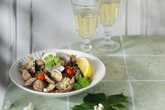 Vongole with tomato, garlic and parsley for summer meal