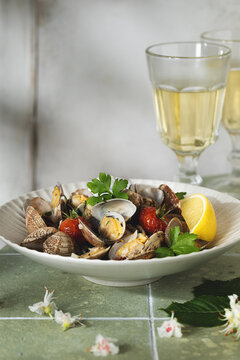 Vongole with tomato, garlic and parsley summer seafood dish
