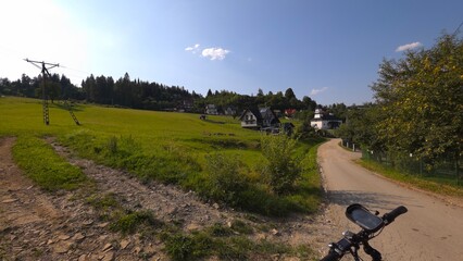 wycieczka w górach rowerami okolice czorsztyn jezioro Czorsztyńskie Polska Mountain bike trip in the area of ​​Lake Czorsztyn, Poland © mobile