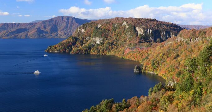 瞰湖台から紅葉の十和田湖