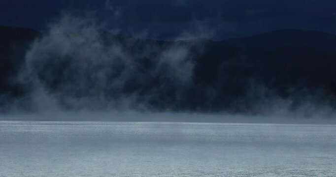 気嵐の田沢湖
